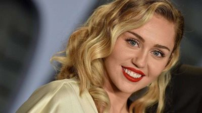 هبوط اضطراري لطائرة مايلي سايرس أثناء رحلتها إلى أسونسيون.. شاهد فيديو