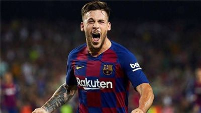 تقارير إسبانية: برشلونة يحسم انتقال كارليس بيريز إلى روما