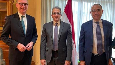 العناني.. يعقد مجموعة من اللقاءات المهنية ببرلين استهلها بلقاء رئيس اتحاد الشركات السياحية الألمانية DRV