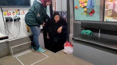 التضامن: فريق أطفال بلامأوي يُنقذ مُسنة بالقاهرة وينقلها إلى دار رعاية (صور)