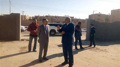 محافظ الوادي الجديد يتابع أعمال تطوير سوق الخميس بالخارجة