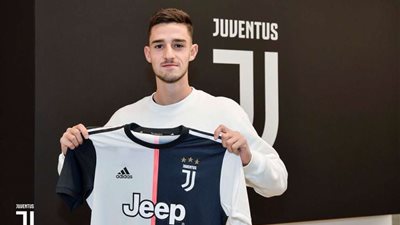 رسميًا.. صفقة تبادلية بين برشلونة ويوفنتوس