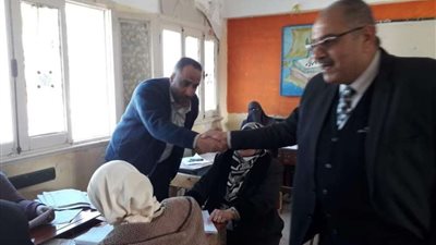 وكيل تعليم مطروح يتفقد لجنة النظام والمراقبة للشهادة الإعدادية