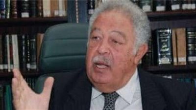 وفاء عامر تنعي نقيب المحاميين رجائي عطية