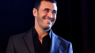 شاهد.. معجبة تفاجئ كاظم الساهر بطلب غريب