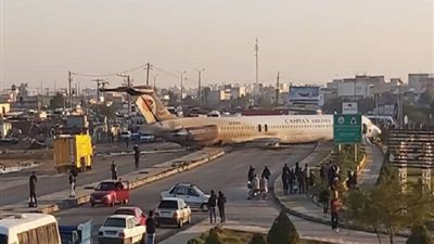 بالفيديو..خروج طائرة ركاب إيرانية عن المدرج أثناء هبوطها