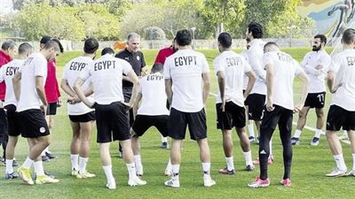 محاضرة فنية للاعبي المنتخب قبل انطلاق المران الصباحي استعدادًا للسنغال