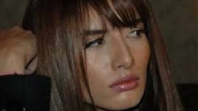 بالفيديو.. زينة تبكي على الهواء بسبب أحمد عز