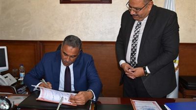 محافظ مطروح يعتمد نتيجة الشهادة الإعدادية بنسبة نجاح 80.1%