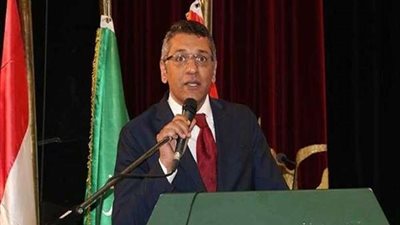 الوفد يطالب بطرح أراضي صناعية جديدة للمستثمرين