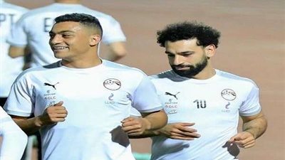 مصطفى محمد يمازح أحد جماهير السنغال بسبب محمد صلاح