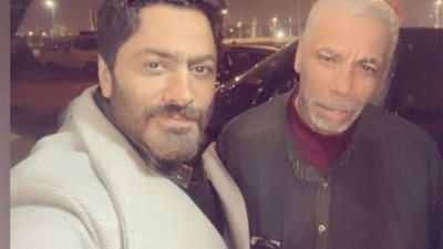 لافتة أنسانية من تامر حسني مع إحدى معجبيه.. مكانش معاه تليفون صورته بتليفوني