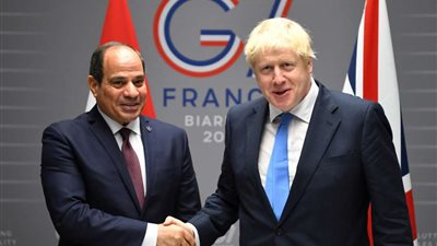 الرئيس السيسي يلتقي اتصالاً هاتفياً من رئيس الوزراء البريطاني 