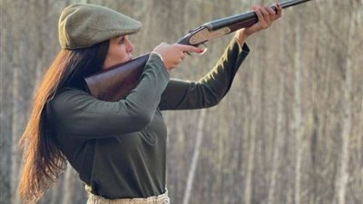 ببندقية وملابس صيد.. أحدث ظهور للفنانة ياسمين صبري