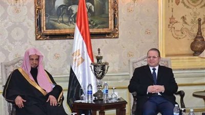 النائب العام يستقبل نظيره السعودى بمطار القاهرة