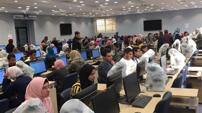 بالصور.. تطبيق أول امتحان إلكتروني لطلاب تمريض عين شمس