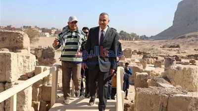 محافظ سوهاج يتفقد معبد 