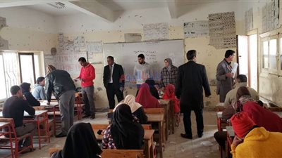 تسليم 50 شهادة محو أمية وامتحان٧٠ آخرين بمركز حوش عيسى بالبحيرة