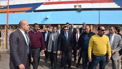 بالصور.. وزير الشباب والرياضة يتفقد أعمال التطوير بنادي الشمس