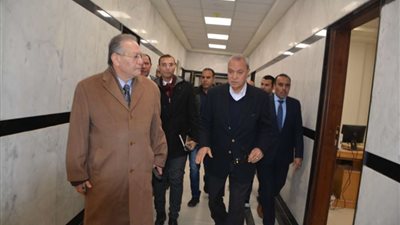 محافظ القليوبية ومساعد وزير الصحة يتفقدان 5 مستشفيات