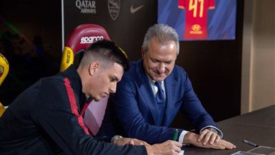 روما يعلن ضم مدافع أتلانتا