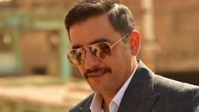 بصورة من الكواليس..هاني سلامة يروج لمسلسل 