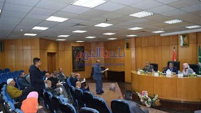 محافظ المنيا يناقش أعمال تنفيذ مبادرة حياة كريمة بـ6 قرى