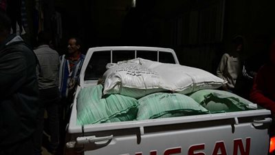 محافظ قنا يضبط 20 طن دقيق مدعم  في حملة تمونية مفاجئة منتصف الليل