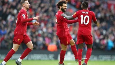 من علامة الجزاء.. محمد صلاح يسجل الهدف الأول في شباك وست هام