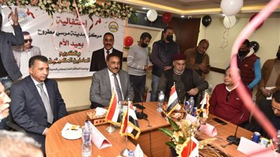 محافظ مطروح يشارك في احتفالية مركز ومدينة مطروح بالأم المثالية