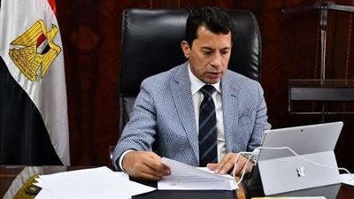 صبحي.. يوقع بروتوكول تعاون مع نظيره الأنجولى