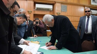 سامح عاشور يتقدم بأوراق ترشحه لمنصب نقيب المحامين