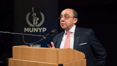 السفير المصري لدى التشيك يُحاضر الطلبة حول تغير المناخ وتأثيراته على البيئة