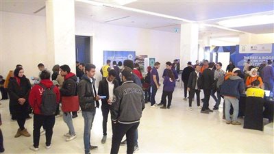 لجنة تحكيم مؤسسة شباب القادة تواصل استقبال الطلاب لعرض مشروعاتهم