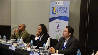 بالصور.. الطلاب يعرضون مشروعاتهم أمام لجنة التحكيم بمؤسسة شباب القادة