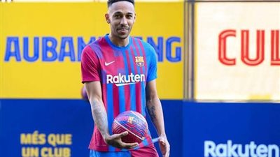 برشلونة يريد مهاجم آخر من أرسنال بعد أوباميانج