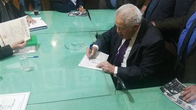 بالصور.. رجائي عطية يتقدم بأوراق ترشحه لمنصب نقيب المحامين