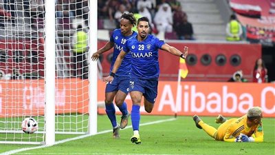 الهلال يهزم أبها بثنائية وينتزع صدارة الدوري السعودي