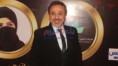 تكريم نجوم ونجمات الفن في عرض ازياء ملكي (صور)