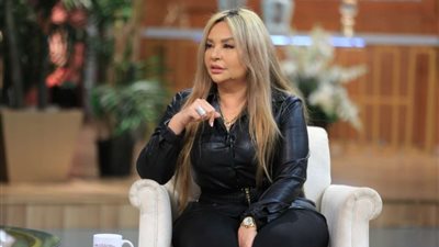 اتجوز 13 مرة.. غادة نافع: بابا كان وسيم وشقي وماما بتغير عليه