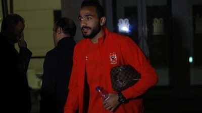 بعثة الأهلي تصل إلى ملعب الجوهرة الزرقاء لمواجهة الهلال