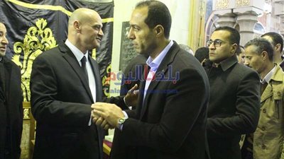 بدء مراسم عزاء والد الكاتب الصحفي خالد ميري (صور)