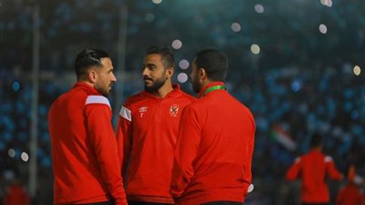إحماء لاعبي الأهلي قبل مباراة الهلال السوداني (صور)