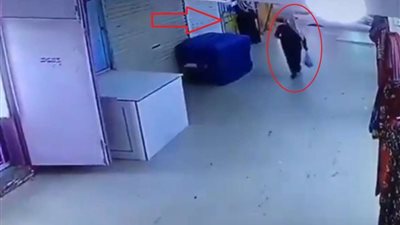 الأمن السعودي يتحرى عن واقعة تحرش في أحد الأسواق (فيديو)