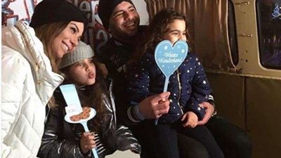 برفقة عائلتها.. زوجة عماد متعب تتألق بإطلالة شتوية