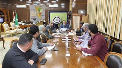 محافظ المنوفية يناقش الموقف الحالي لرصف الطرق بنطاق المحافظة