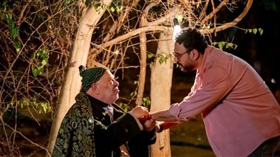 الحلقة الثانية من مكتوب عليا.. صلاح عبدالله هو سبب توتر أكرم حسني