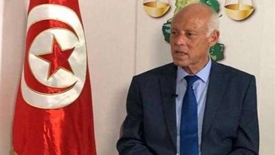 الرئيس التونسي يتوجه إلى الجزائر في أولى زياراته الرسمية للخارج