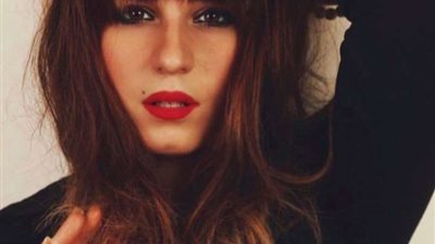 أنا نفسي معرفتنيش.. تعليق أسما شريف عن صورها في عام 2012