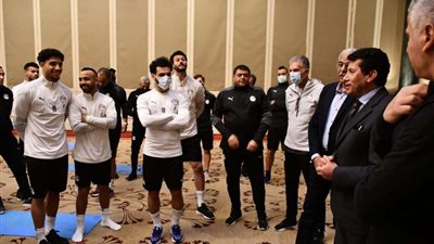 وزير الرياضة  يوضح تفاصيل إجتماعه بـ  محمد صلاح بعد لقاء السنغال
